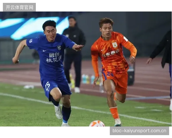 格劳强队：三中场的“长传之王”如何覆盖全场？